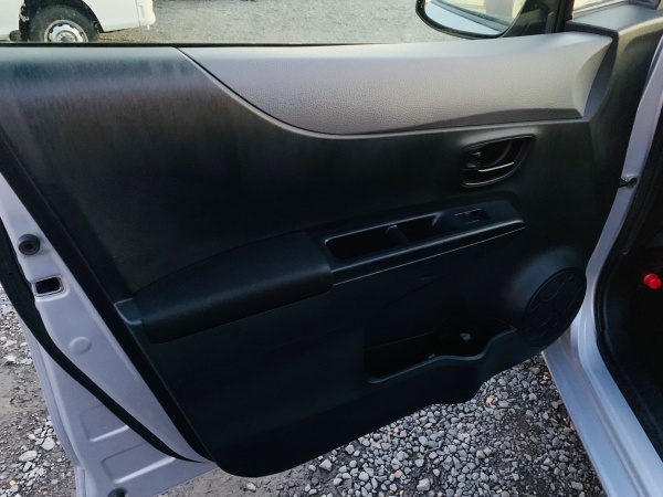 2012★TOYOTA VITZ - Image 21