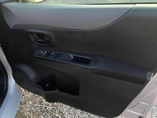 2012★TOYOTA VITZ - Image 20