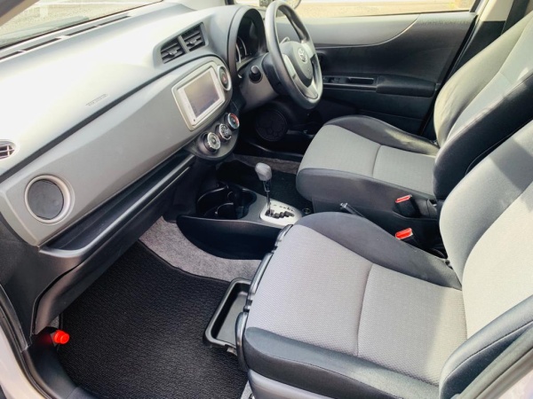 2012★TOYOTA VITZ - Image 12