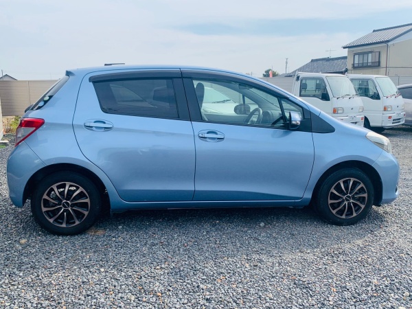 2011★TOYOTA VITZ - Image 3