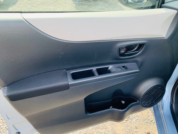 2011★TOYOTA VITZ - Image 23