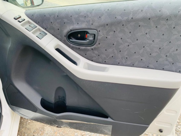 2008★TOYOTA VITZ - Image 21