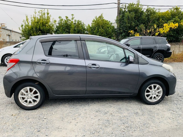 2011★TOYOTA VITZ - Image 3