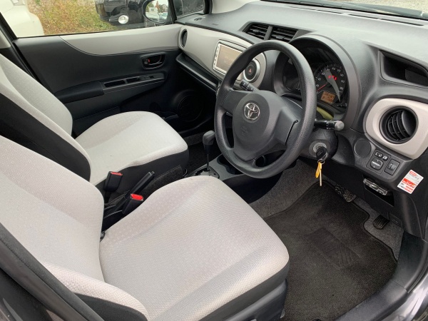2011★TOYOTA VITZ - Image 11