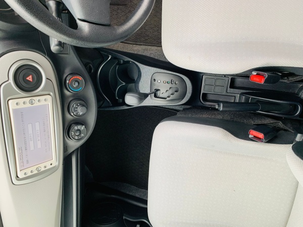 2011★TOYOTA VITZ - Image 21