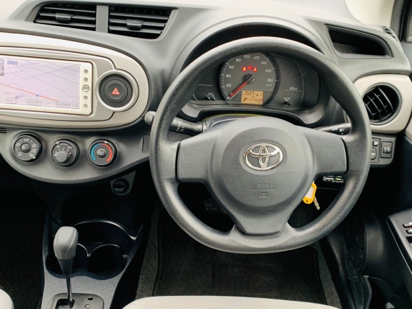 2011★TOYOTA VITZ - Image 20