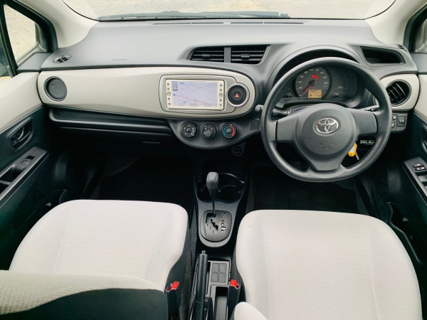 2011★TOYOTA VITZ - Image 10