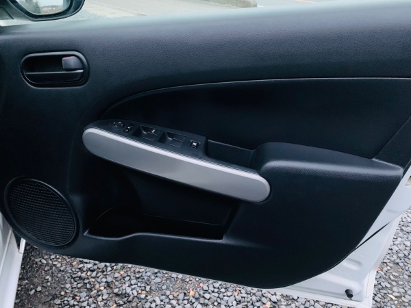 2011★MAZDA DEMIO - Image 23