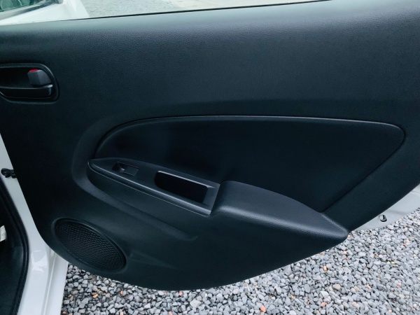 2011★MAZDA DEMIO - Image 24
