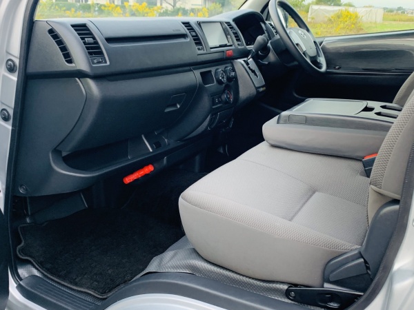 2020★TOYOTA HIACE CAMPER - Image 11