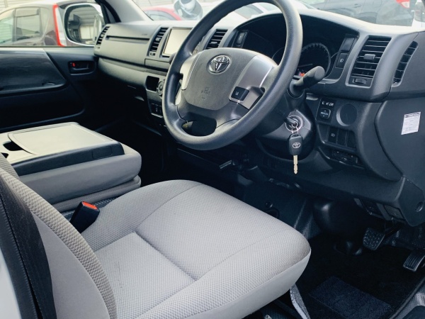 2020★TOYOTA HIACE CAMPER - Image 10
