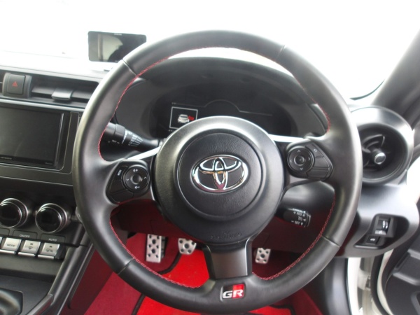 2023 TOYOTA GR86 - Image 10