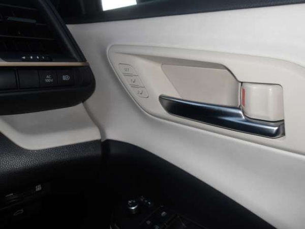 2023 TOYOTA CROWN CROSSOVER - Image 17
