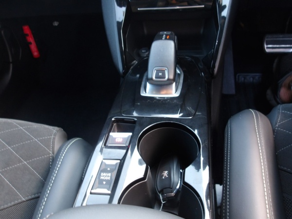 2021 PEUGEOT 2008 - Image 13