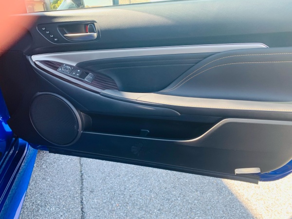 2022 LEXUS RC300h - Image 15