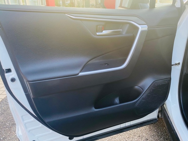 2021 TOYOTA RAV4 PHV - Image 18