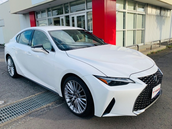2023 Lexus IS300h